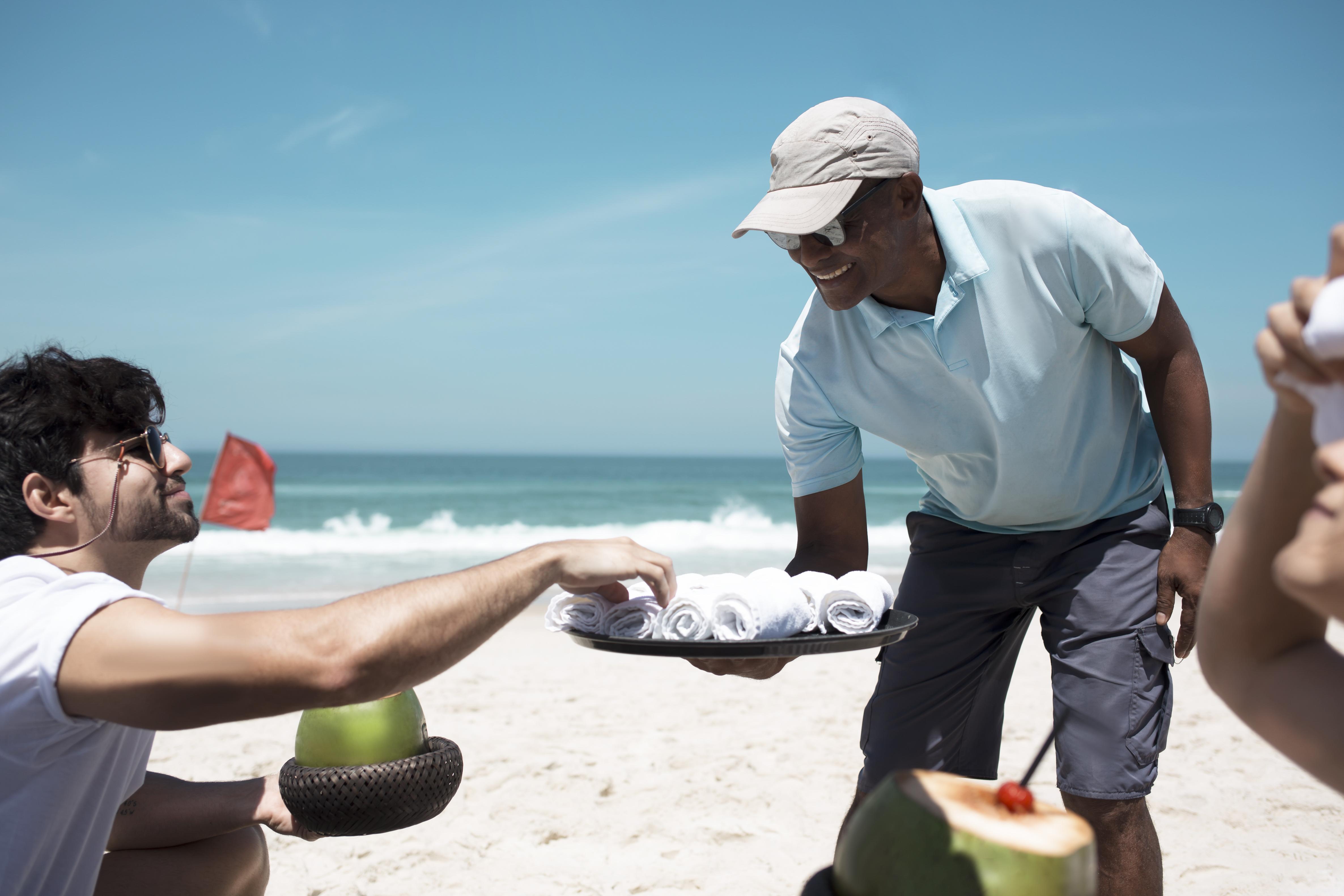 Lifestyle Laghetto Collection Hotel Rio de Janeiro Luaran gambar A beach waiter in Cape Town, South Africa