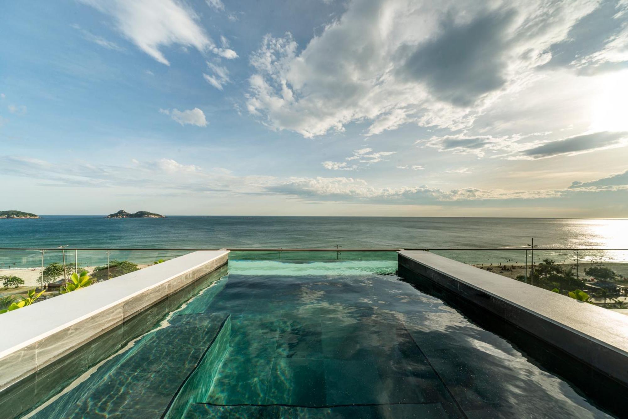 Lifestyle Laghetto Collection Hotel Rio de Janeiro Luaran gambar Infinity pool at the top of the hotel