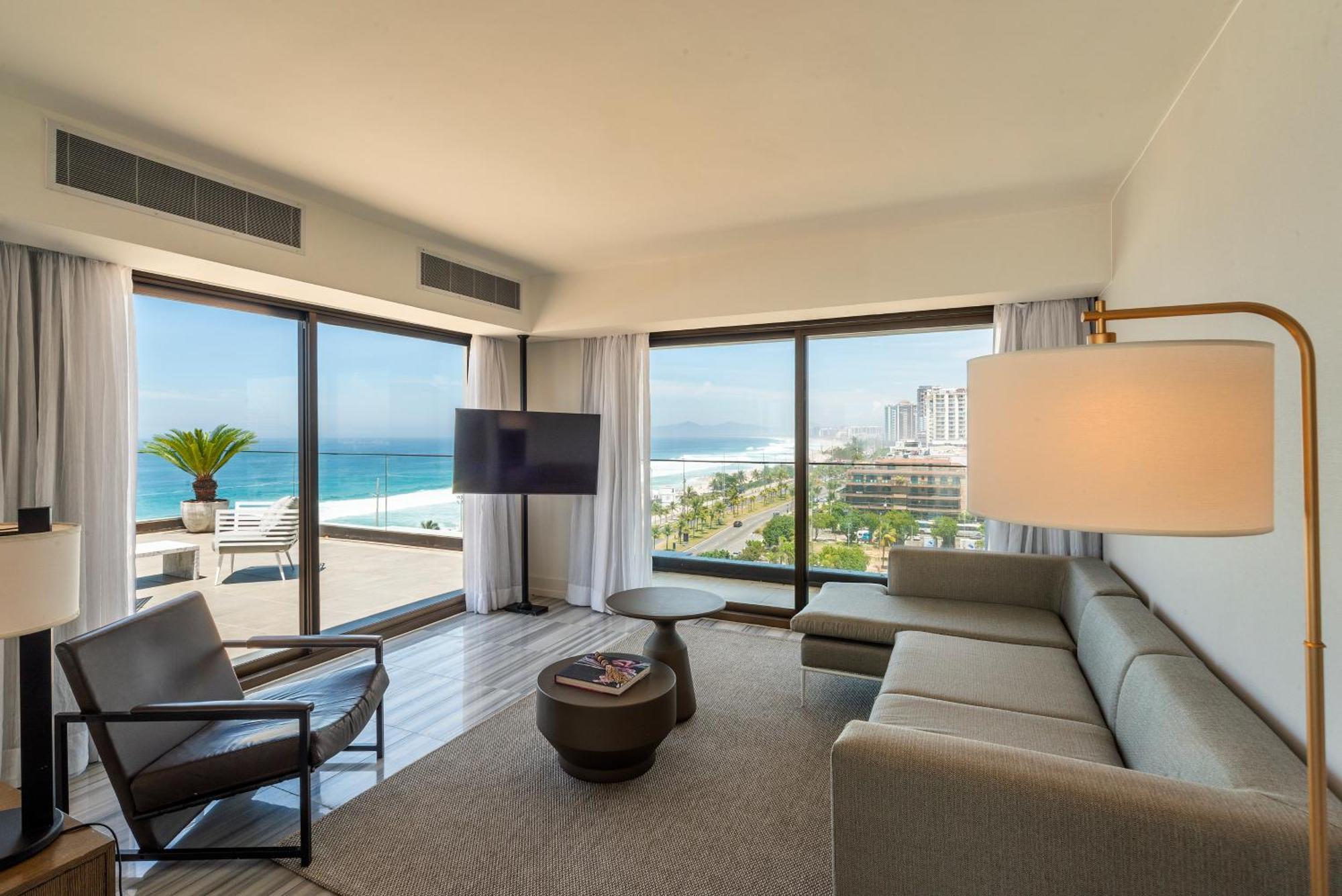 Lifestyle Laghetto Collection Hotel Rio de Janeiro Luaran gambar A living room at the Hilton San Diego Bayfront
