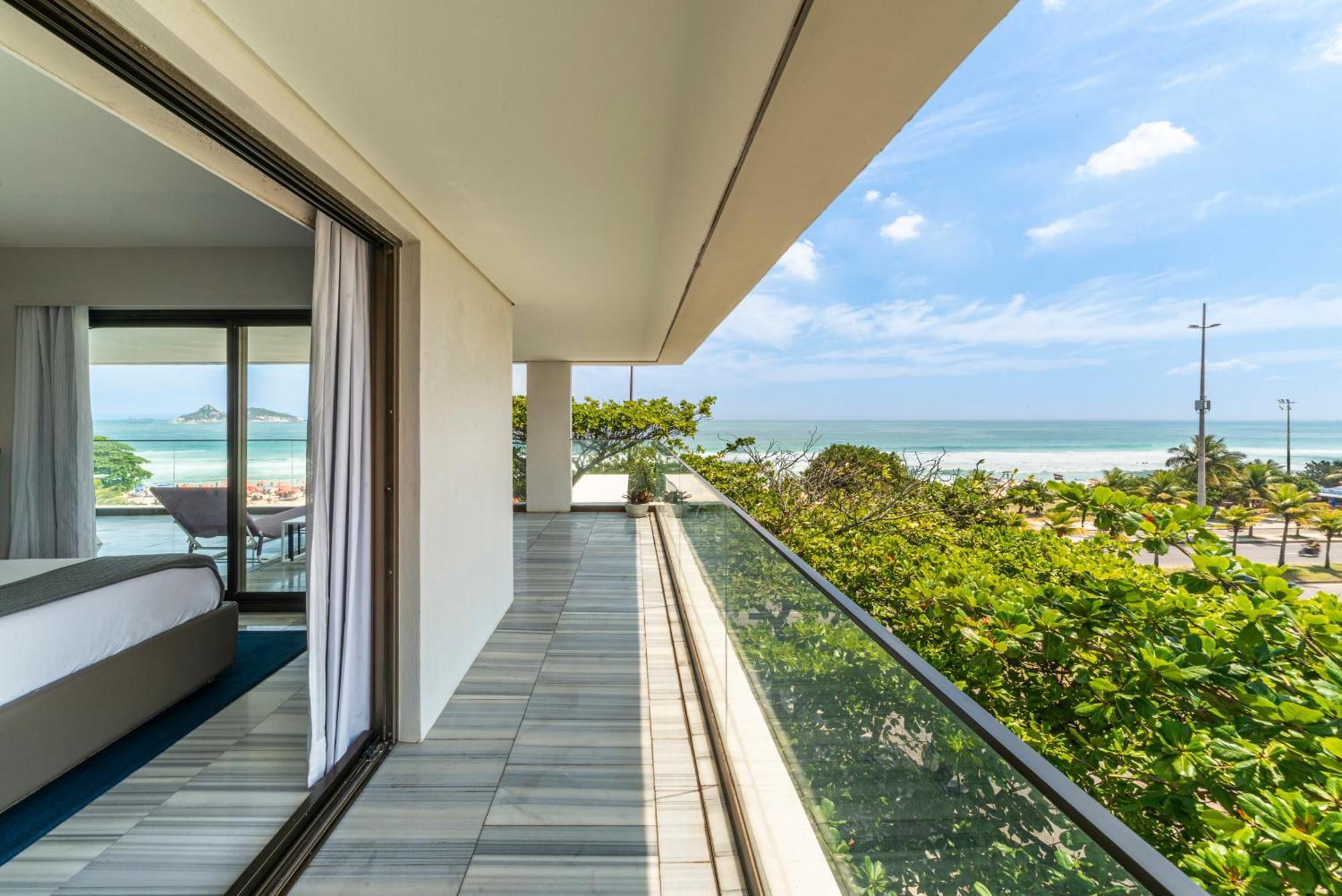 Lifestyle Laghetto Collection Hotel Rio de Janeiro Luaran gambar Balcony of a suite at the hotel